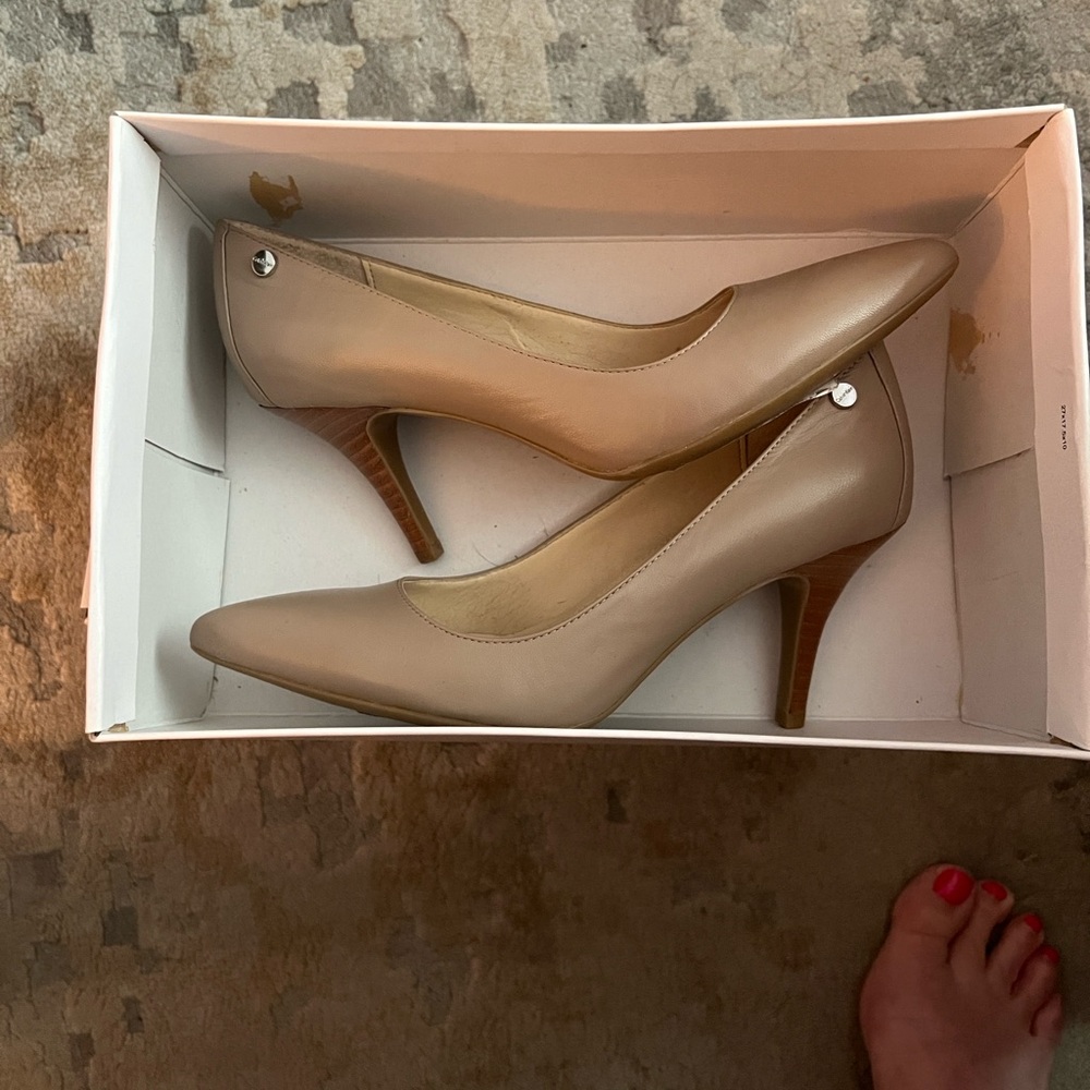 Calvin Klein Women's Taupe Pointed-Toe heel